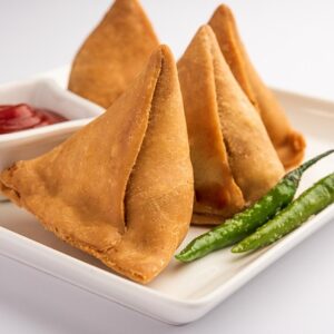 samosa, indian cuisine, fried food, chutney, spicy, traditional, spice, vegan, hot, diwali, food, delicious, appetizer, savory taste, travel, homemade, festive, vegetarian, delicacy, holiday